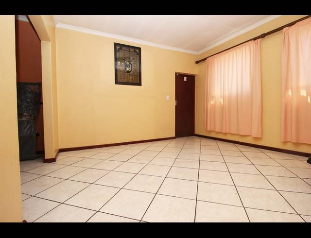 6 BEDROOM FREESTANDING FOR SALE IN TUSCANY GLEN